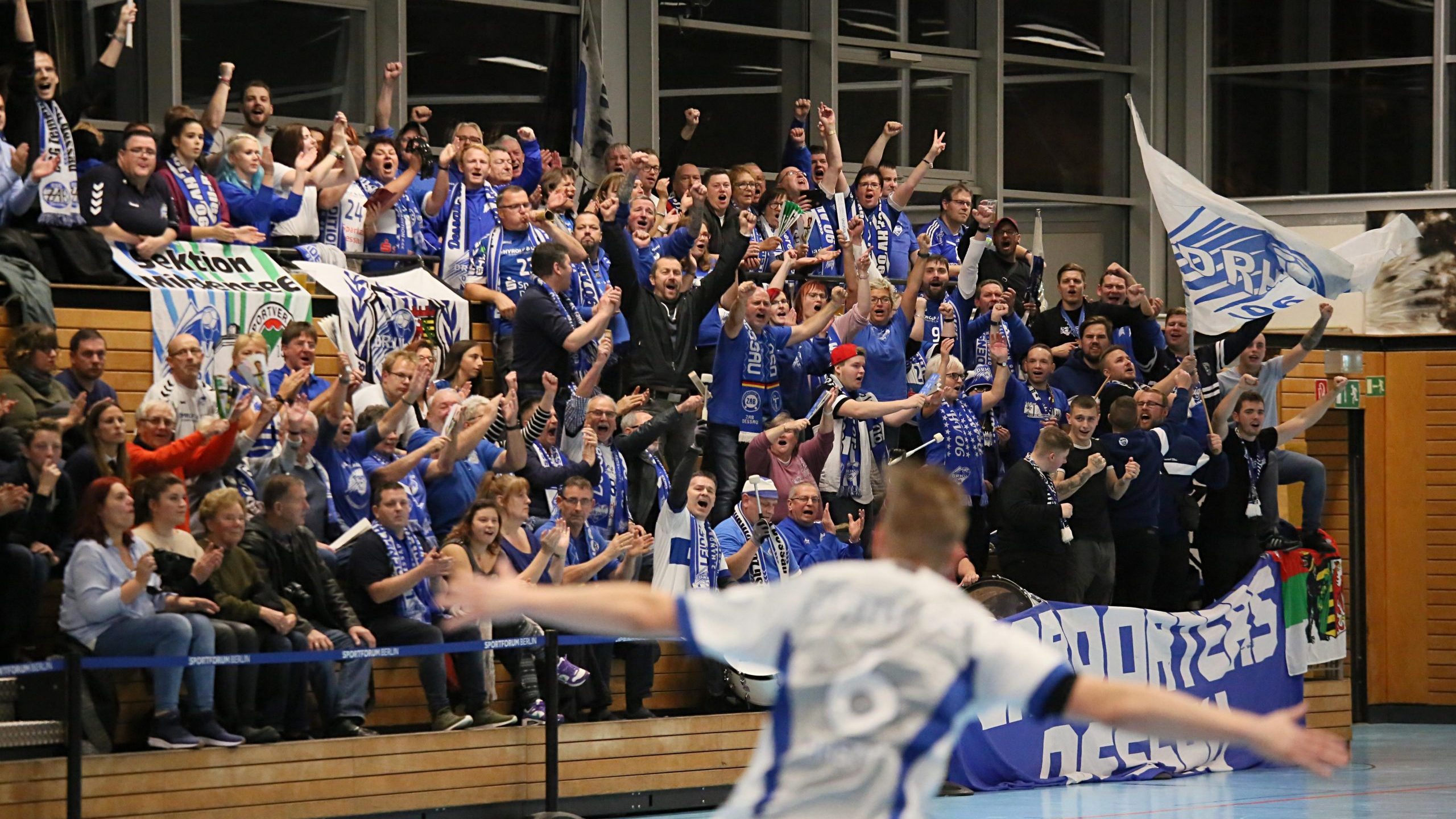 Hrstka jubelt vor Fans