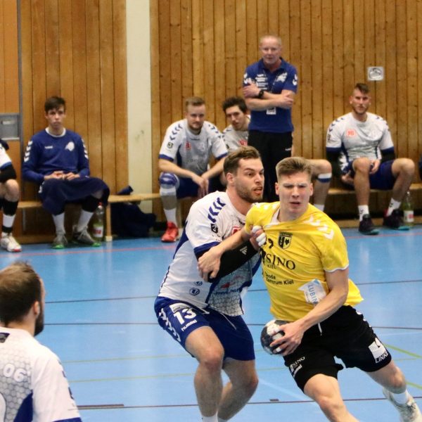 Tim Bielzer verteidigt seinen Gegenspieler im Spiel