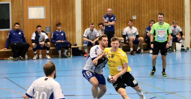 Tim Bielzer verteidigt seinen Gegenspieler im Spiel