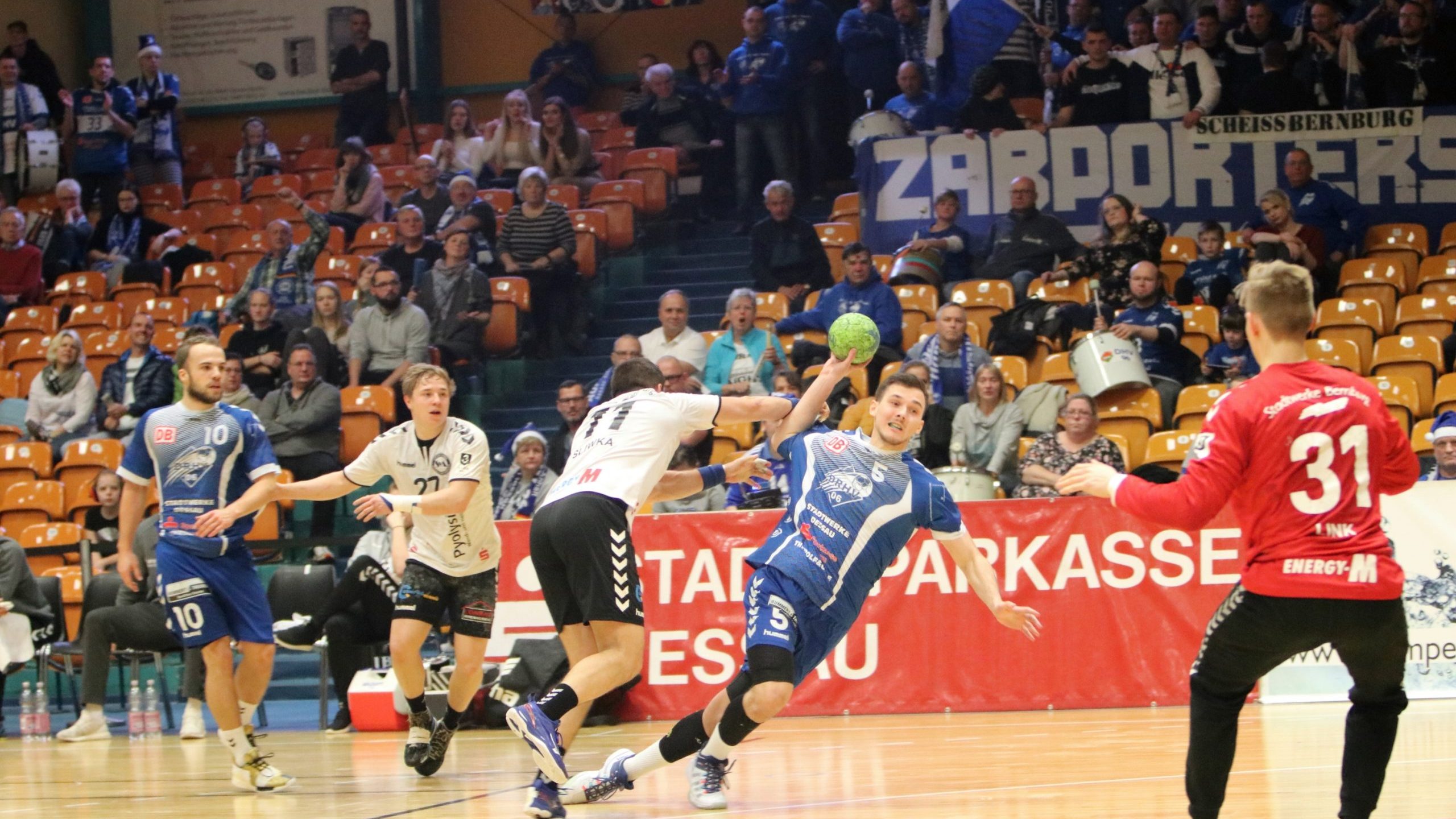 Timo Löser Wurfaktion im Angriff