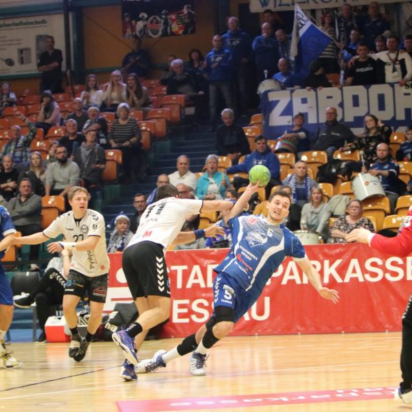 Timo Löser Wurfaktion im Angriff