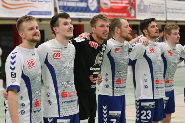 DRHV nach dem Spiel mit Max Scheithauer, Timo Löser, Philip Ambrosius, Libor Hanisch, Lennart Gliese, Slavomir Motlek