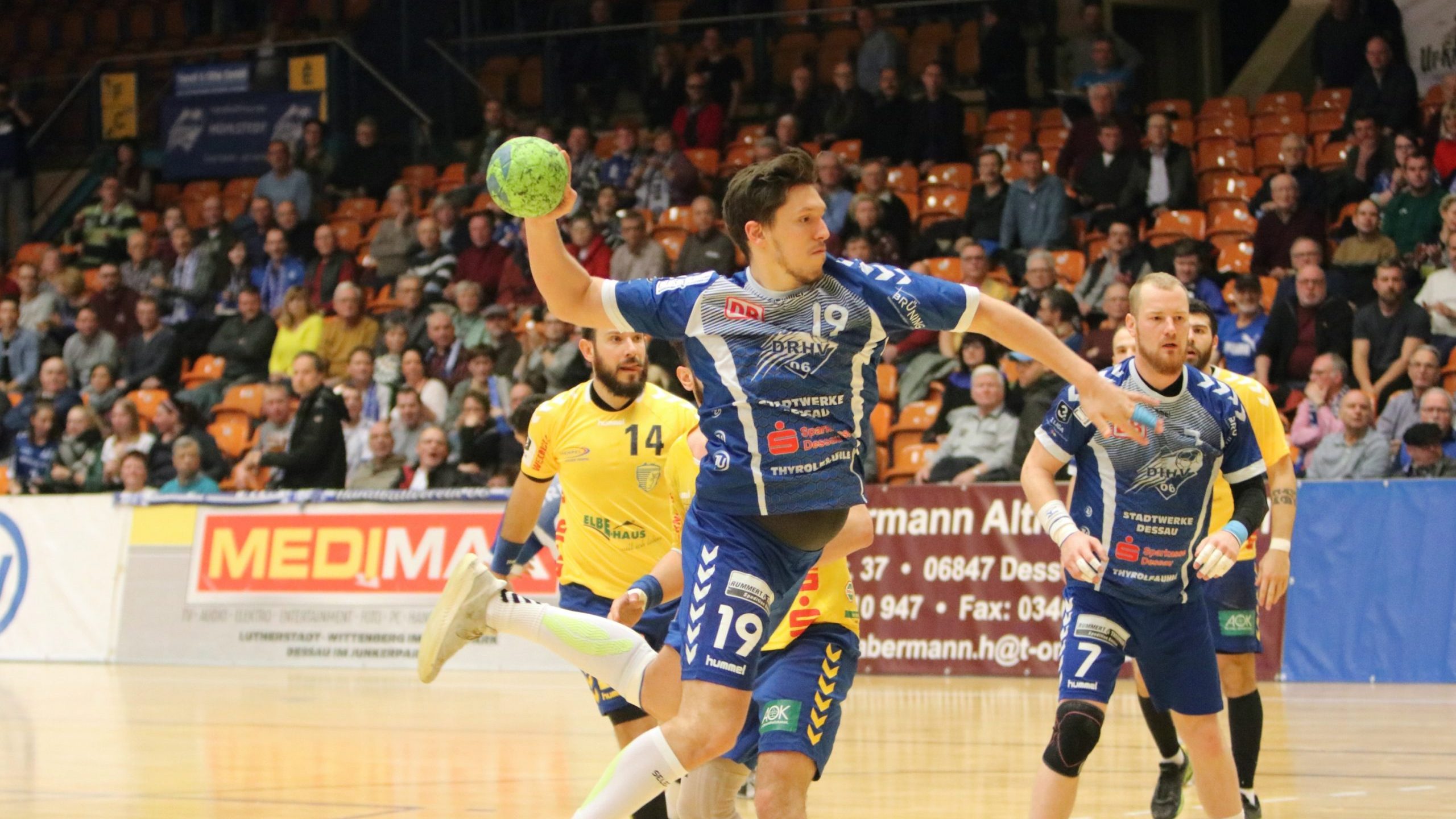 Daniel Schmidt Wurf gegen Stiere Schwerin Daniel Schmidt im Wurf gegen die Meckenlenburger Stiere Schwerin