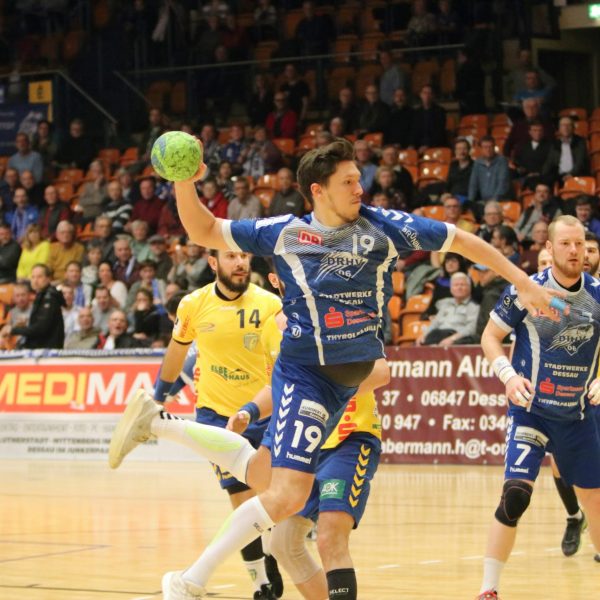 Daniel Schmidt im Wurf gegen die Meckenlenburger Stiere Schwerin