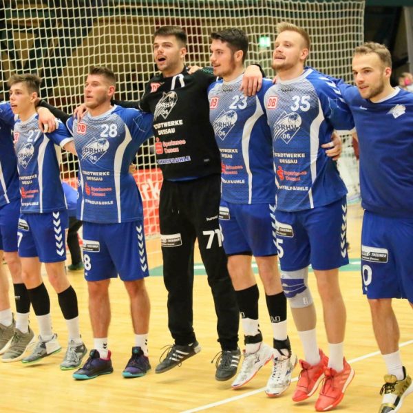 Team zeigt Zusammenhalt nach dem Spiel