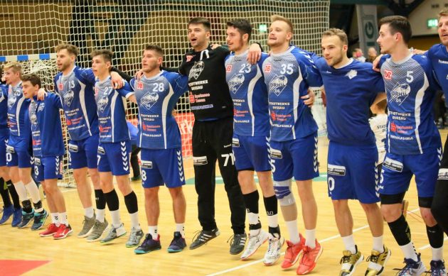 Team zeigt Zusammenhalt nach dem Spiel