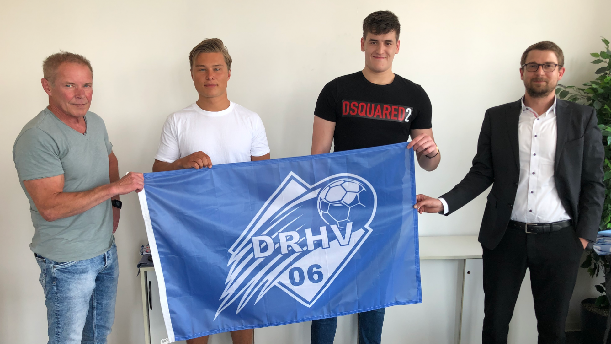 Vertragsunterzeichnung mit Jörn Persson und Oliver Seidler