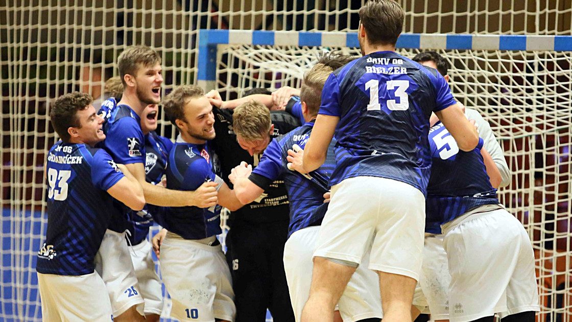 team-jubel-page-1020 Teamjubel nach dem Sieg gegen den TuS Fürstenfeldbruck