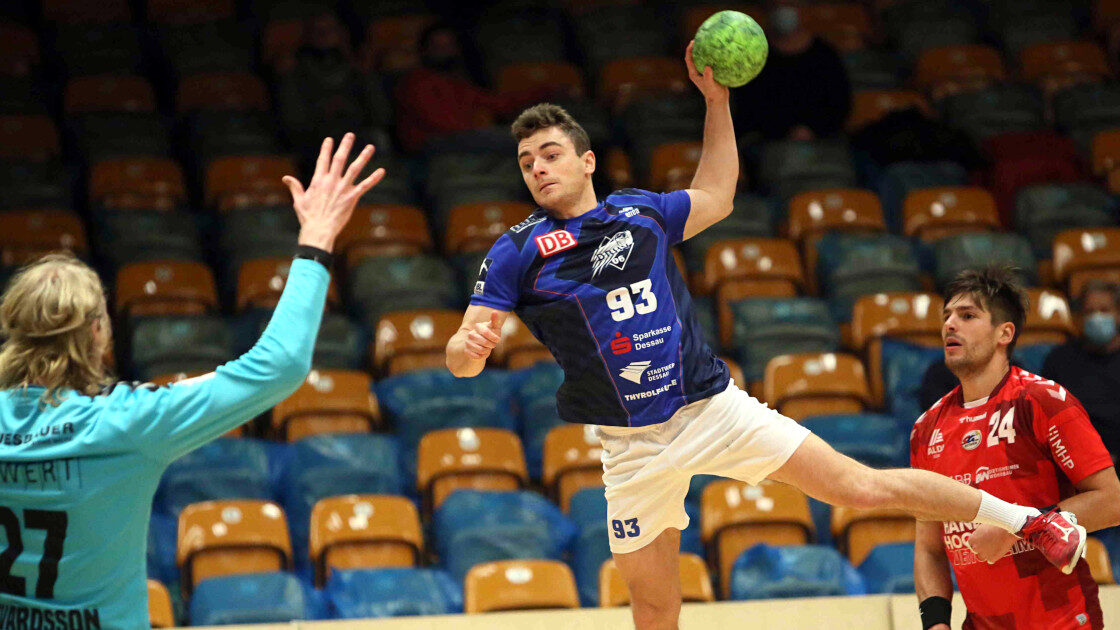 zahradnicek-bietigheim-page-1220 Jan Zahradnicek beim Wurf gegen die SG BBM Bietigheim