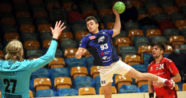 Jan Zahradnicek beim Wurf gegen die SG BBM Bietigheim