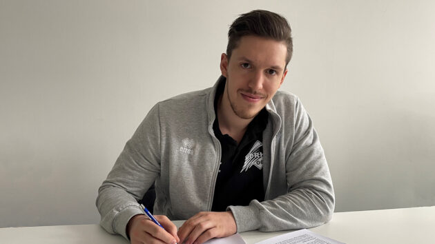 Daniel Schmidt unterschreibt seinen neuen Zweijahresvertrag