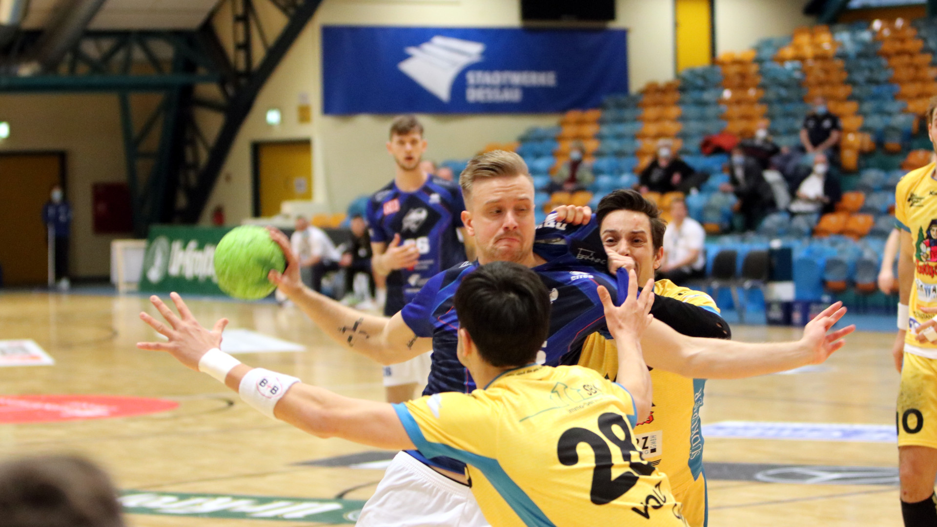 Max Scheithauer setzt sich durch - Spiel gegen die HSG Konstanz