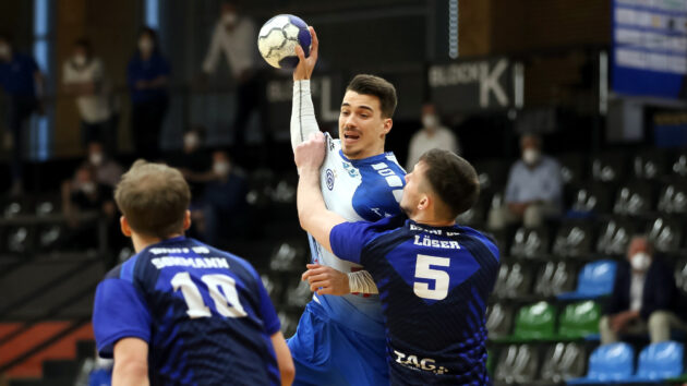 Timo Löser in der Abwehr gegen den TV Großwallstadt 2020/21