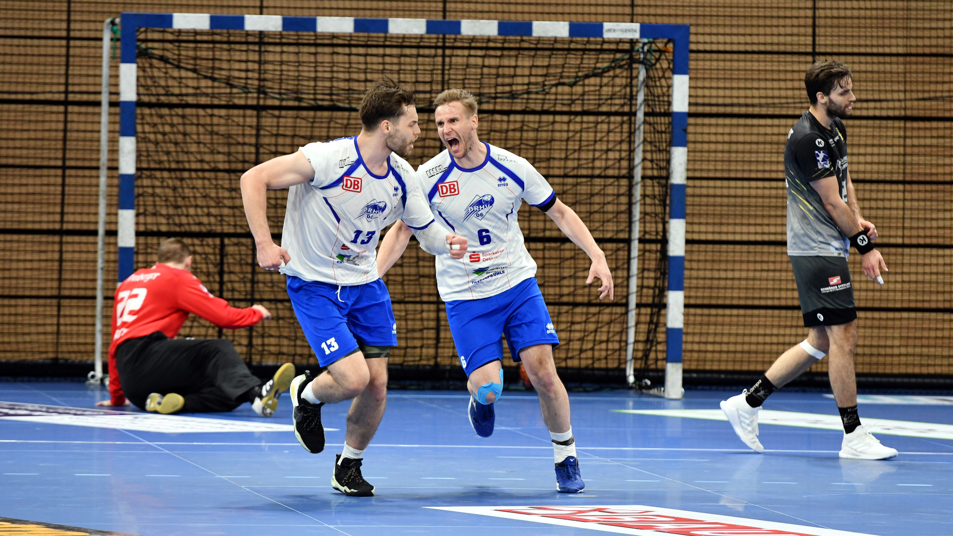 dresden-page-0521 Jakub Hrstka und Tim Bielzer beim OStderby gegen den HC Elbflorenz Dresden Saison 2020/21