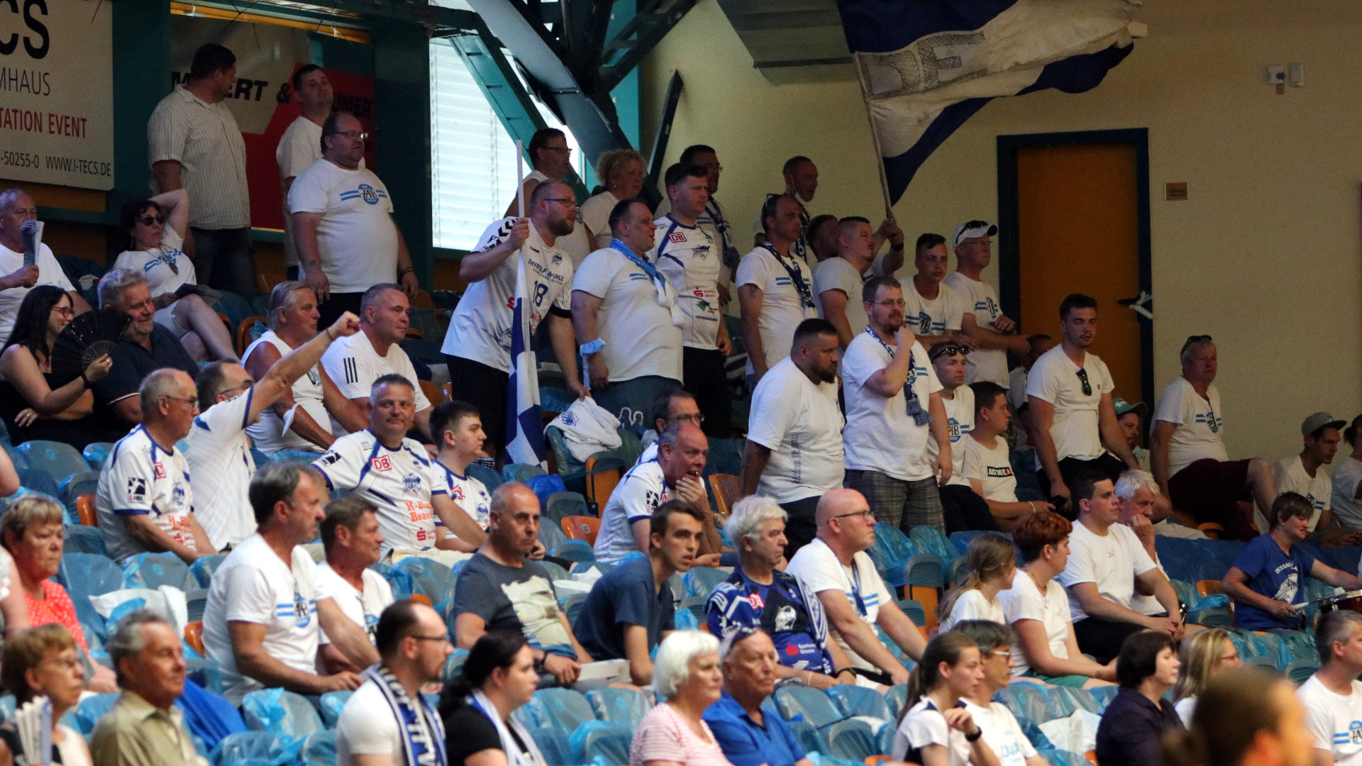 zuschauer-0821 Zuschauer in der Anhalt-Arena 2021