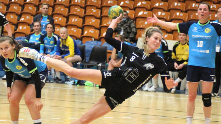 Sandra Hildebrandt im Spiel gegen den HBV Jena 90 Saison 2021-22