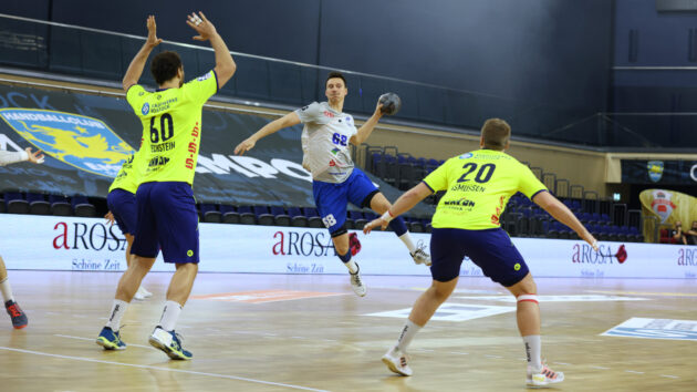 Max Emanuel im Angriff gegen den HC Empor Rostock Saison 2021-22