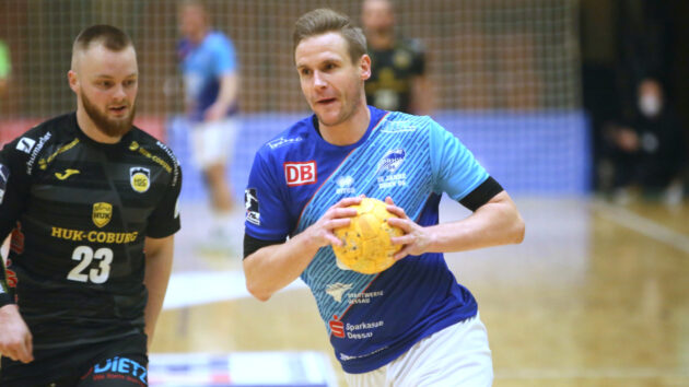 Jakub Hrstka im Spiel gegen den HSC 2000 Coburg Saison 2021-22