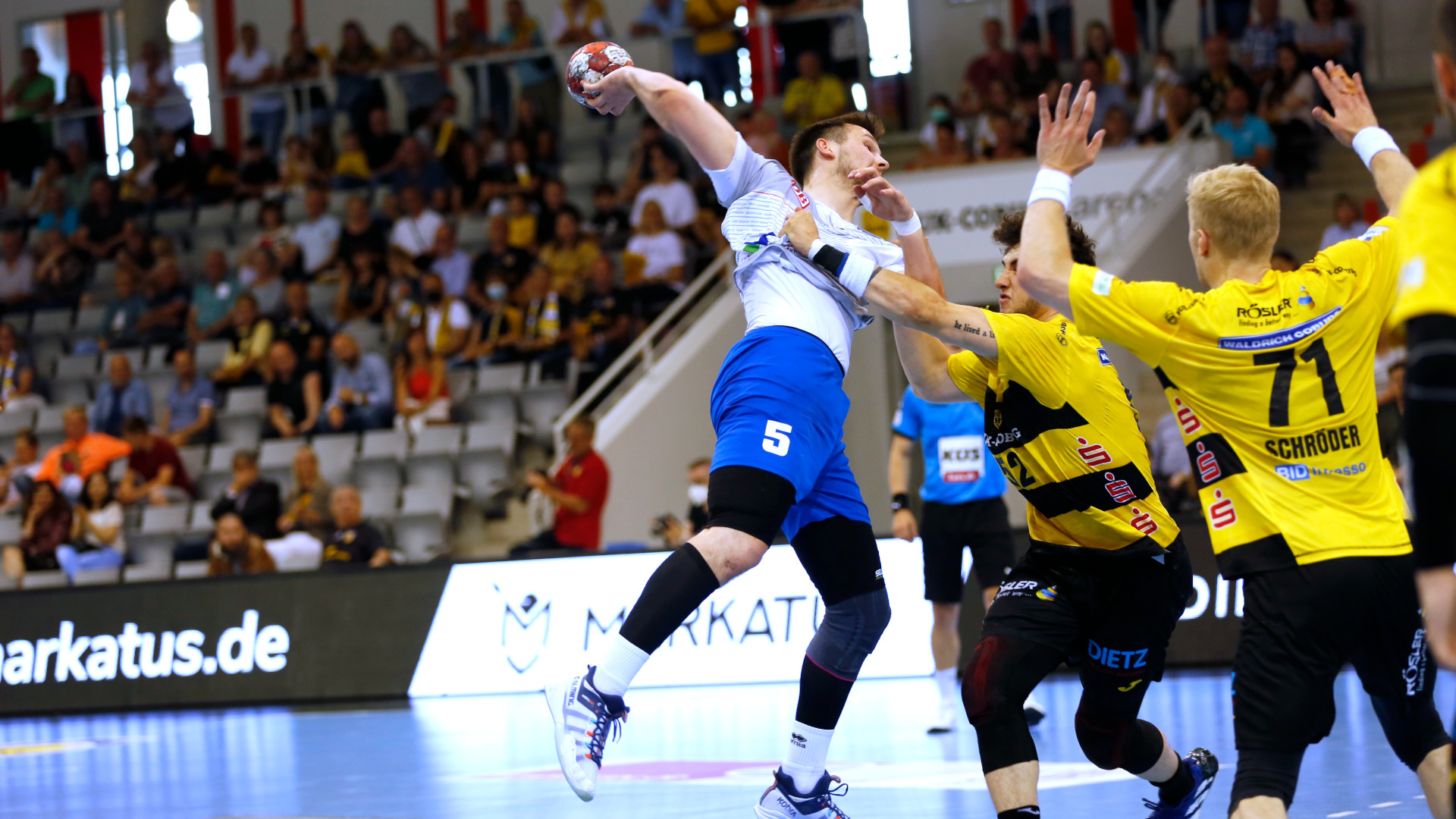 Timo Löser im Spiel gegen den HSC 2000 Coburg Saison 2021/22