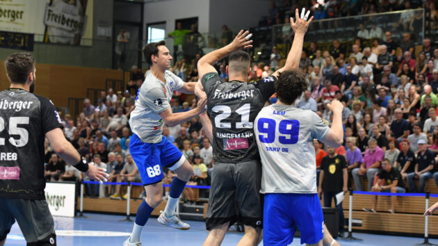 Max Emanuel und Tillman Leu im Spiel gegen den HC Elbflorenz Dresden Saison 2021/22