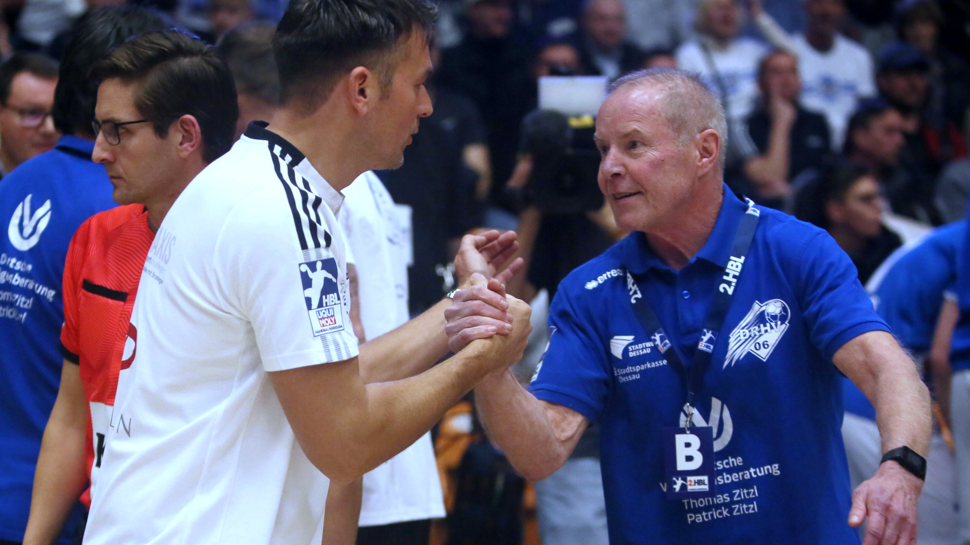 fazit-winterpause-0123 Uwe Jungandreas mit Christian Prokop beim DHB-Pokalspiel im Dezember 2022