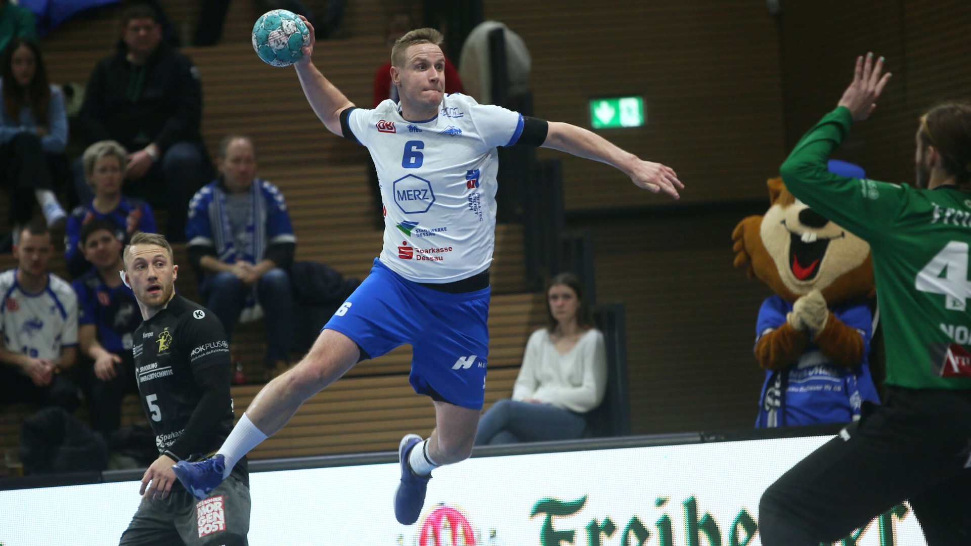 Jakub Hrstka im Spiel gegen den HC Elbflorenz Dresden Saison 2022/23