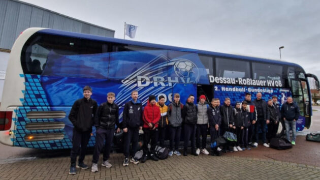 C-Jugend männlich vor der Abfahrt mit dem neuen DRHV-Bus Saison 2022/23