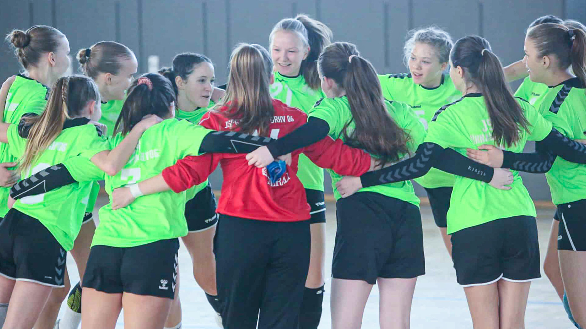 Die weibliche C-Jugend feiert die Anhalt-Meisterschaft Saison 2022/23