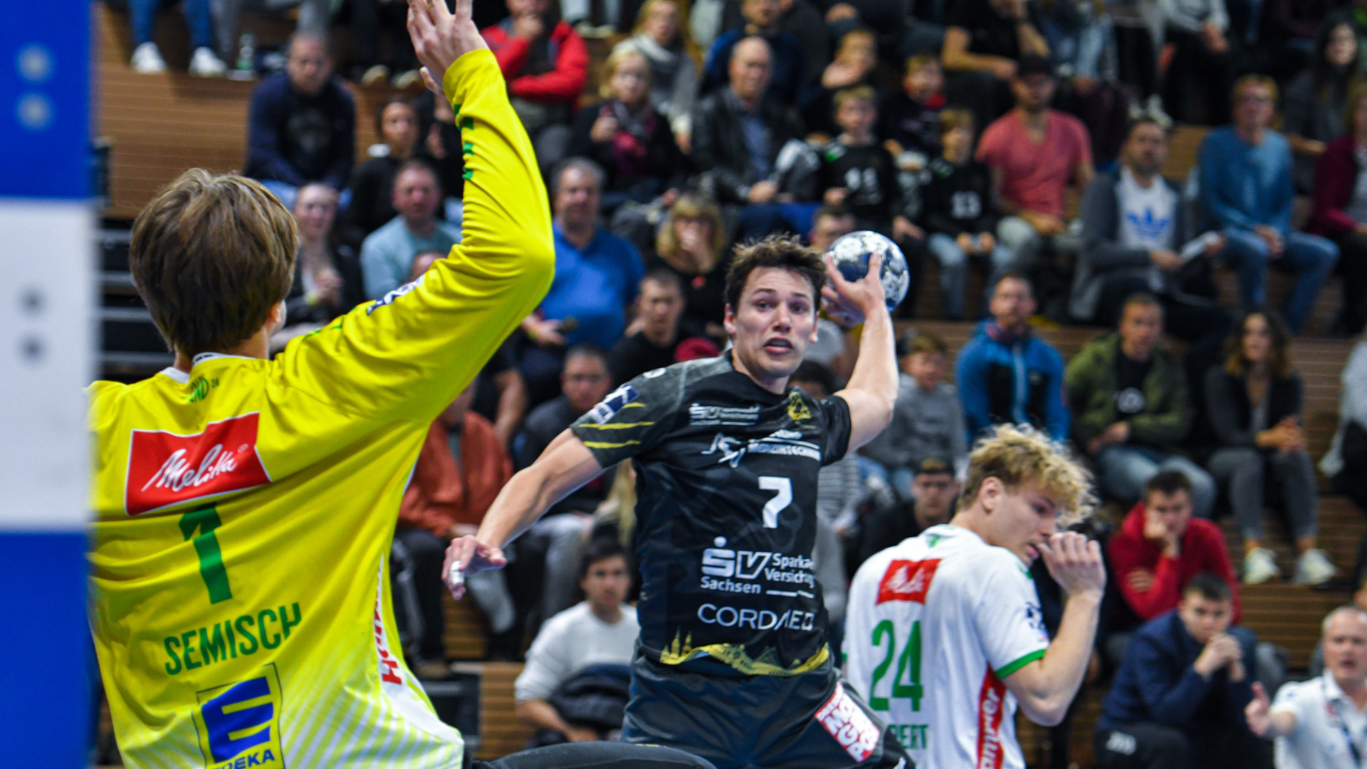 oskar-emanuel-dresden-0423 Oskar Emanuel im Trikot vom HC Elbflorenz Dresden Saison 2022/23