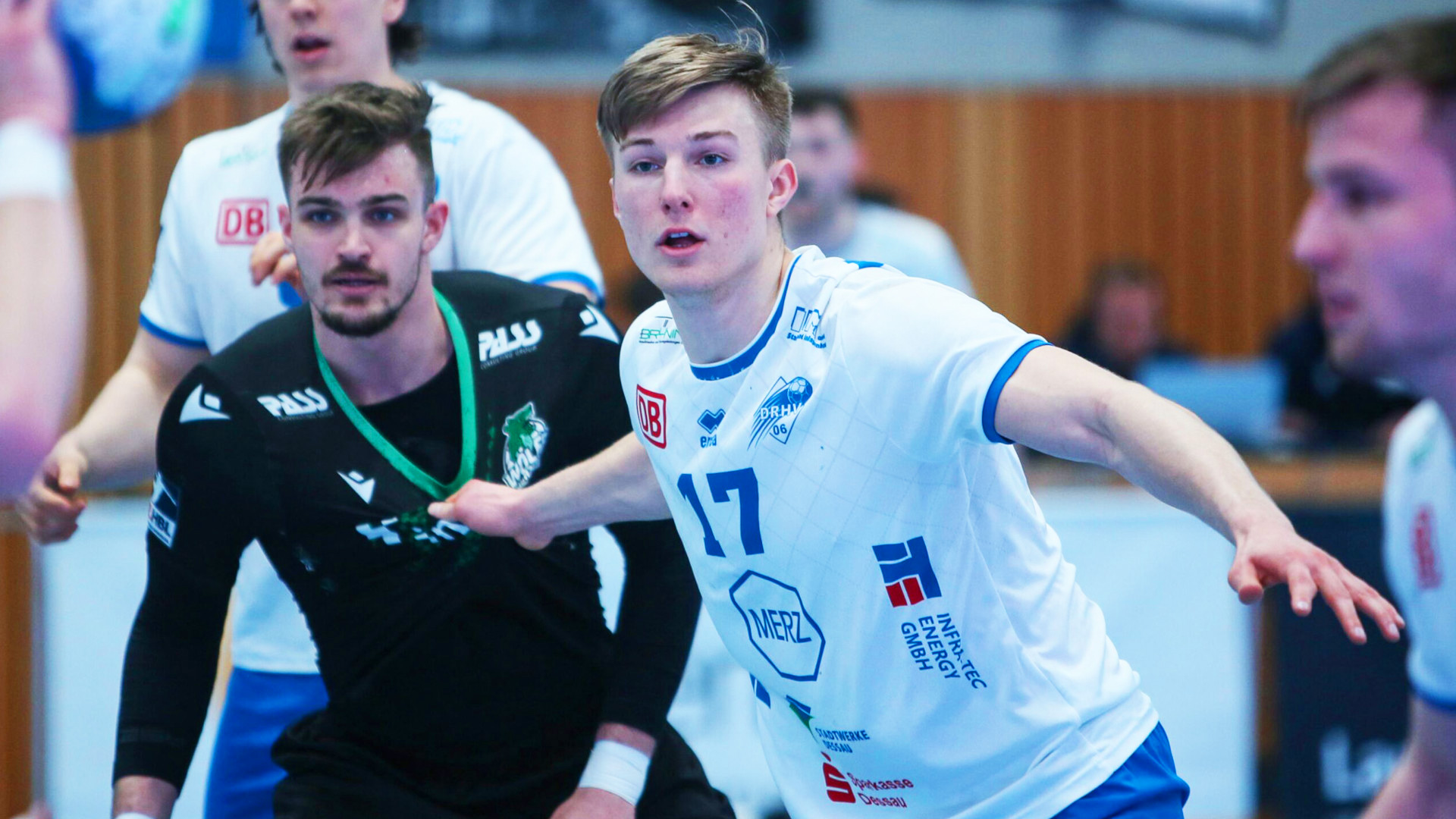 Bild von Luka Baumgart im Abwehrkampf gegen die Wölfe Würzburg