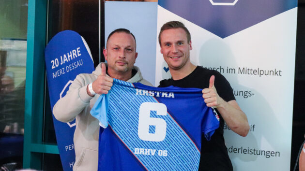 Jakub Hrstka bei der Trikotversteigerung beim Fanfest im November 2022