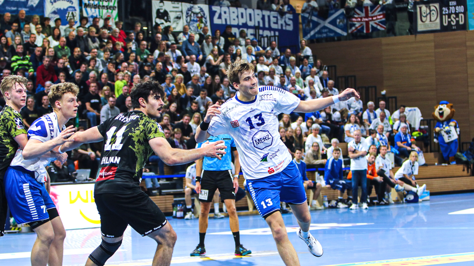 Alexander Djordjije Mitrović im Spiel gegen den HC Elbflorenz Dresden Saison 2023/24