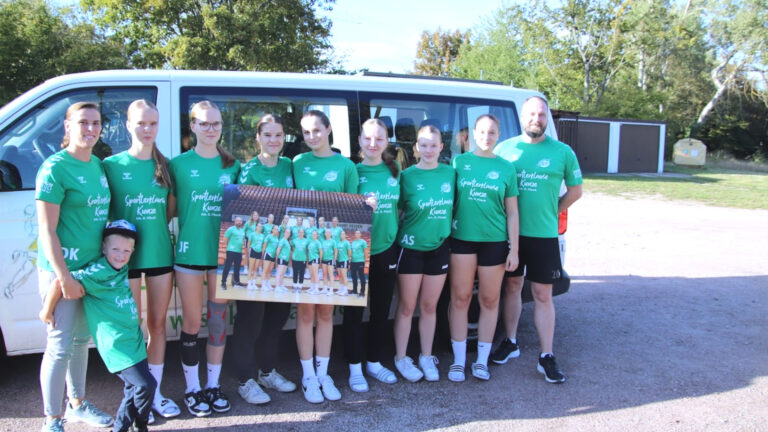 weibliche-B-Jugend sagt Danke