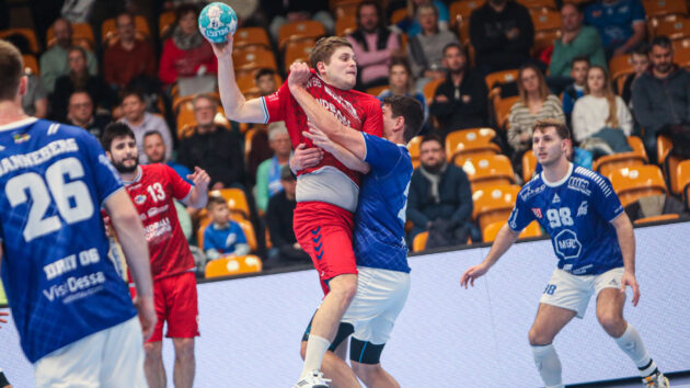 Oskar Emanuel im Spiel gegen die SG BBM Bietigheim Saison 2023/24