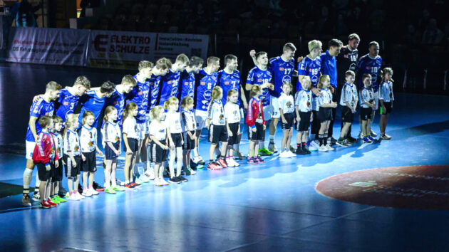 DRHV-Team mit Einlaufkindern Saison 2023/24