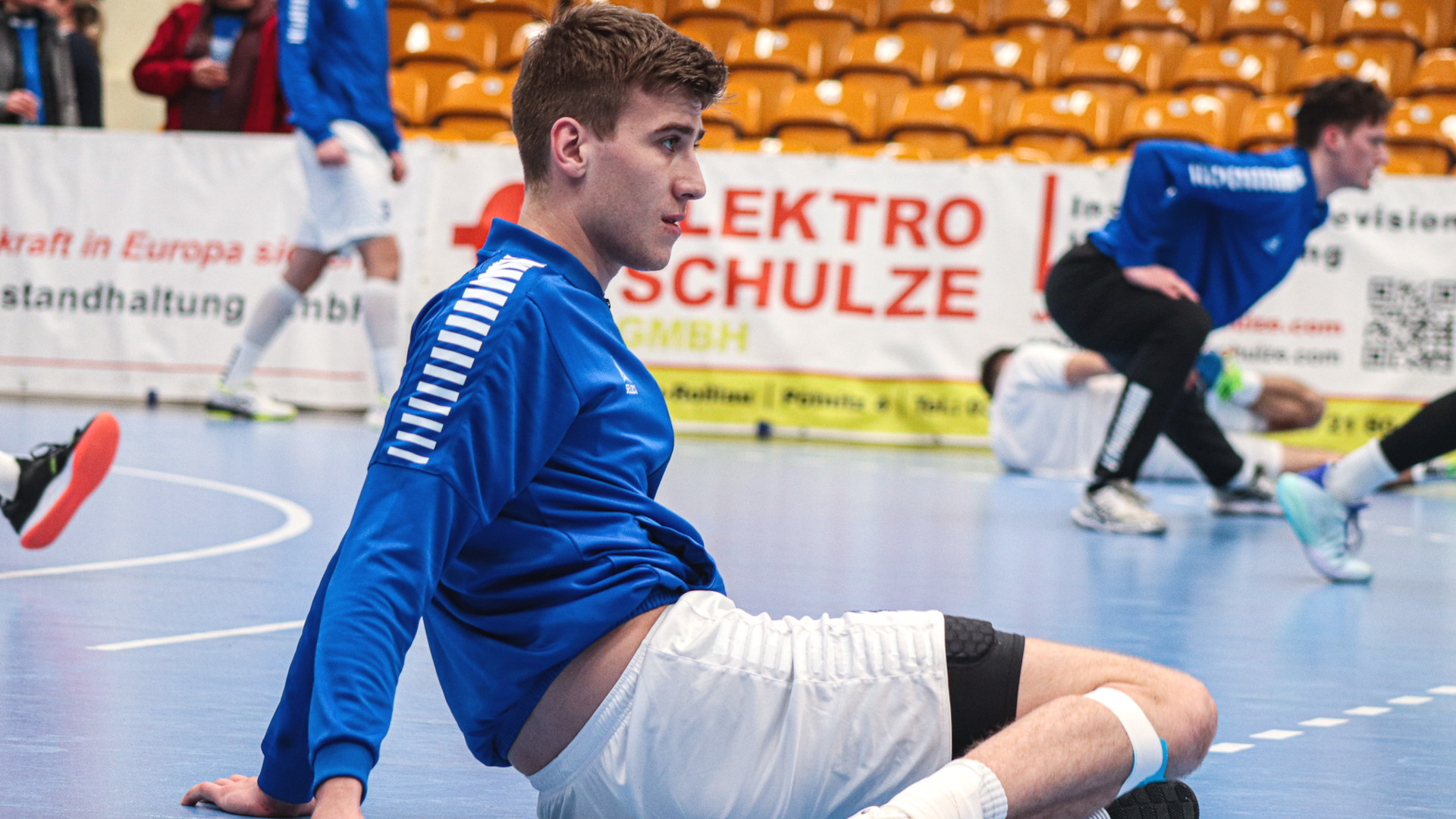 Alexander Mitrović beim warm up vor einem Heimspiel Saison 2023/24