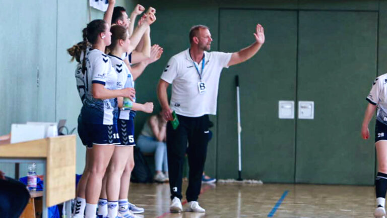 Damen Trainer Christian Peschek Saison 2023/24