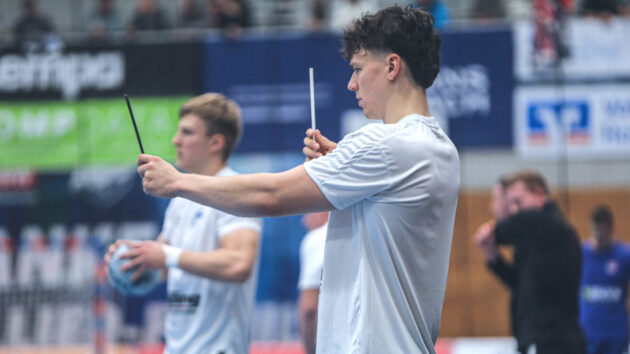 Tillman Leu beim Warm-up Saison 2024/25