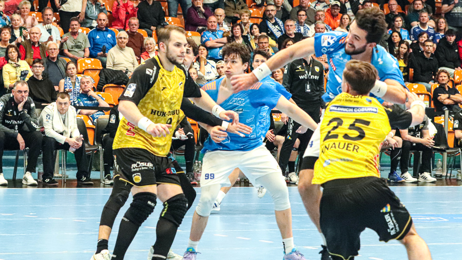 Jakub Powarzyński im Spiel gegen den HSC 2000 Coburg Saison 2024/25