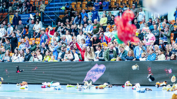 Kuscheltieraktion in der Anhalt-Arena am 25. Mai 2025